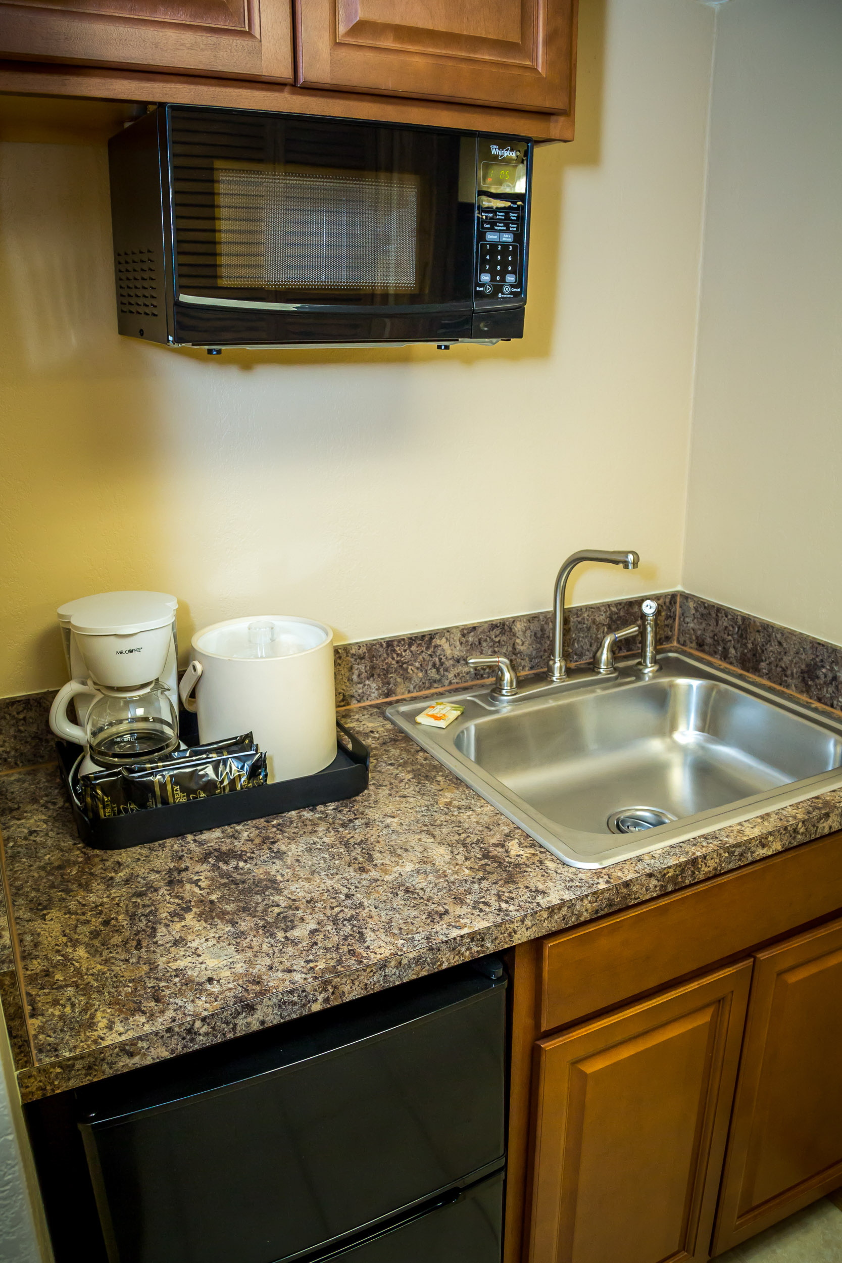 2-Hotel-Executive-Kitchenette - Ocean Landing Resort and Racquet Club