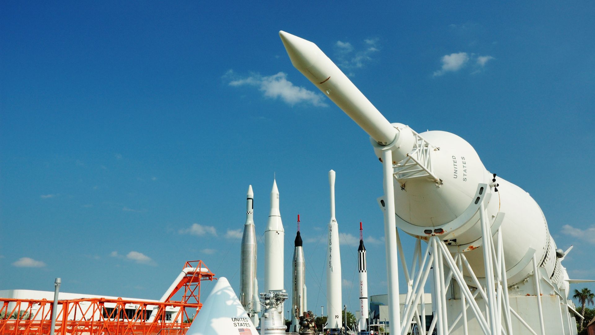 Hero FindYourSpace rocket at space center